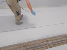 Zabezpieczanie posadzek przemysłowych