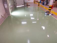 Zabezpieczanie posadzki w hali